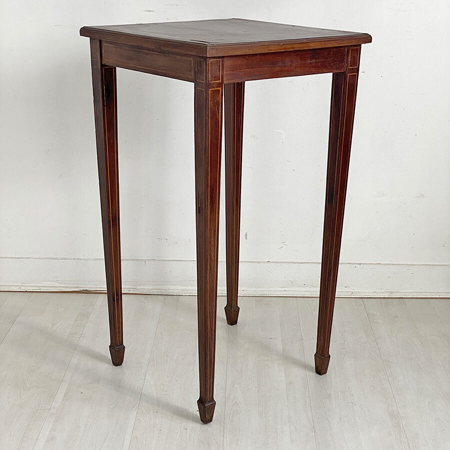 Square mahogany table and mahogany veneer
