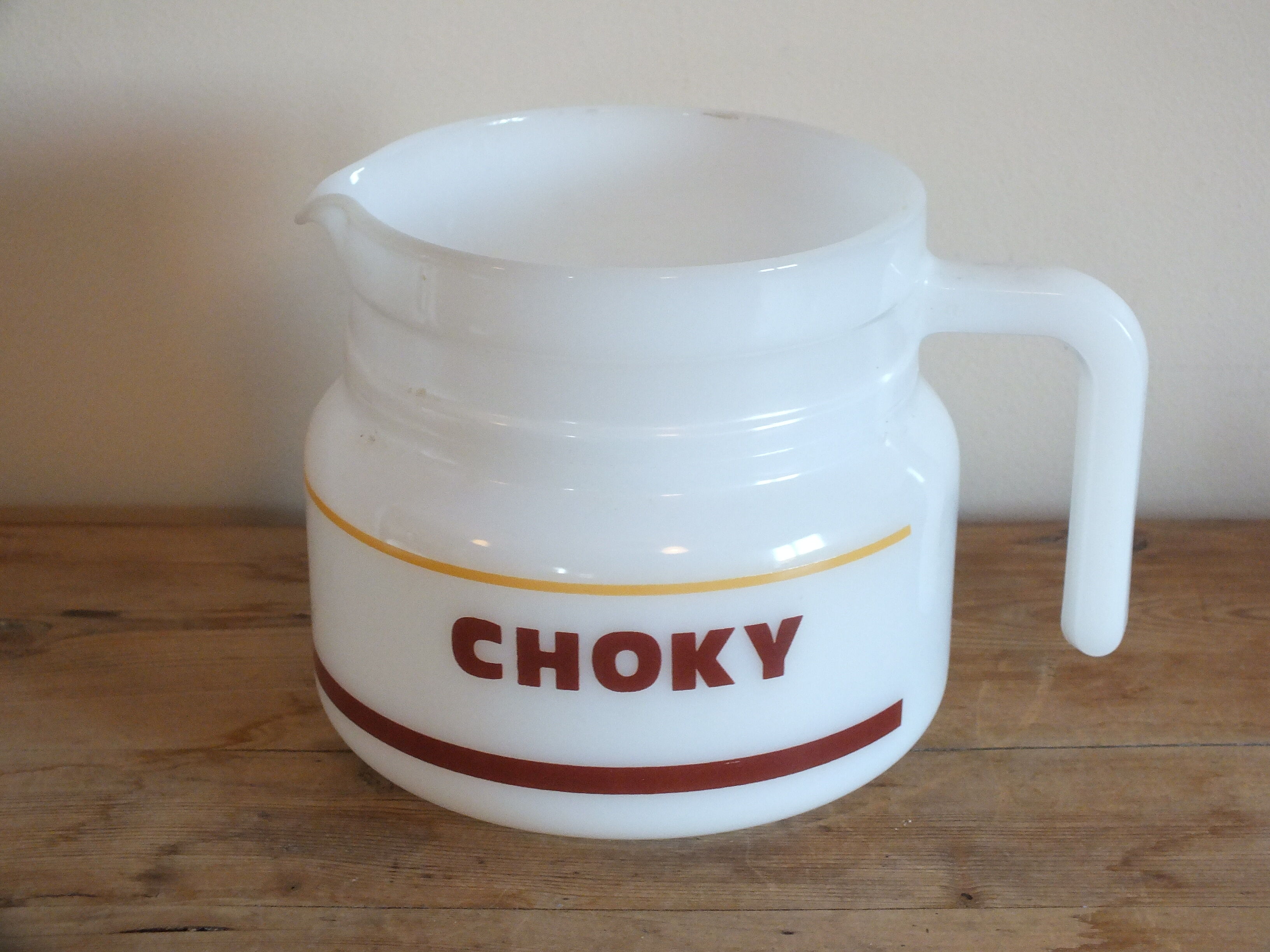 Pichet, pourer of Choky advertising bistro