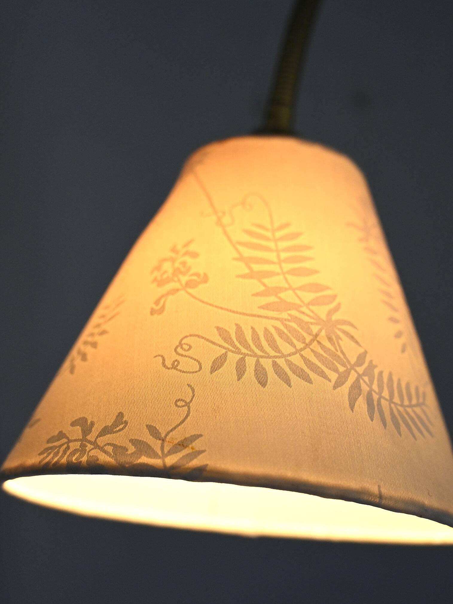 Vintage wall light in gold metal and cotton