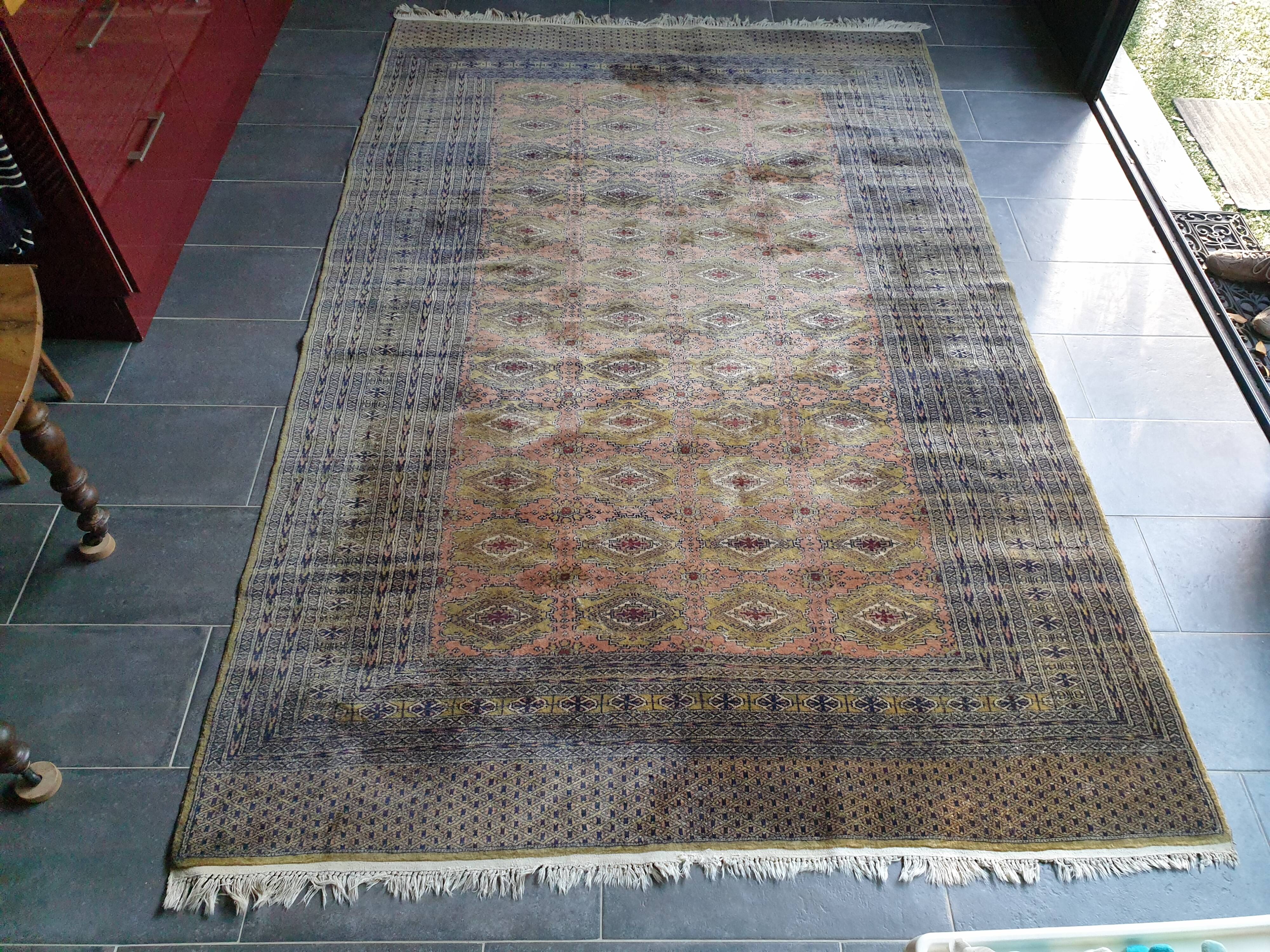 Hand-knotted silk rug 192x 300cm