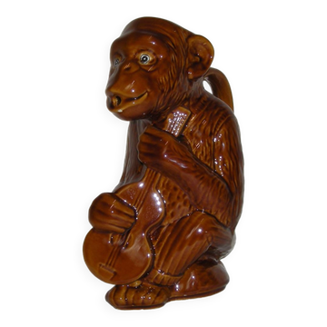 Pichet chimpanzé ; singe guitariste musicien des années 60