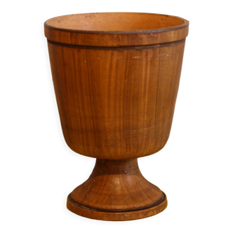 Terracotta pot cache, imitation wood