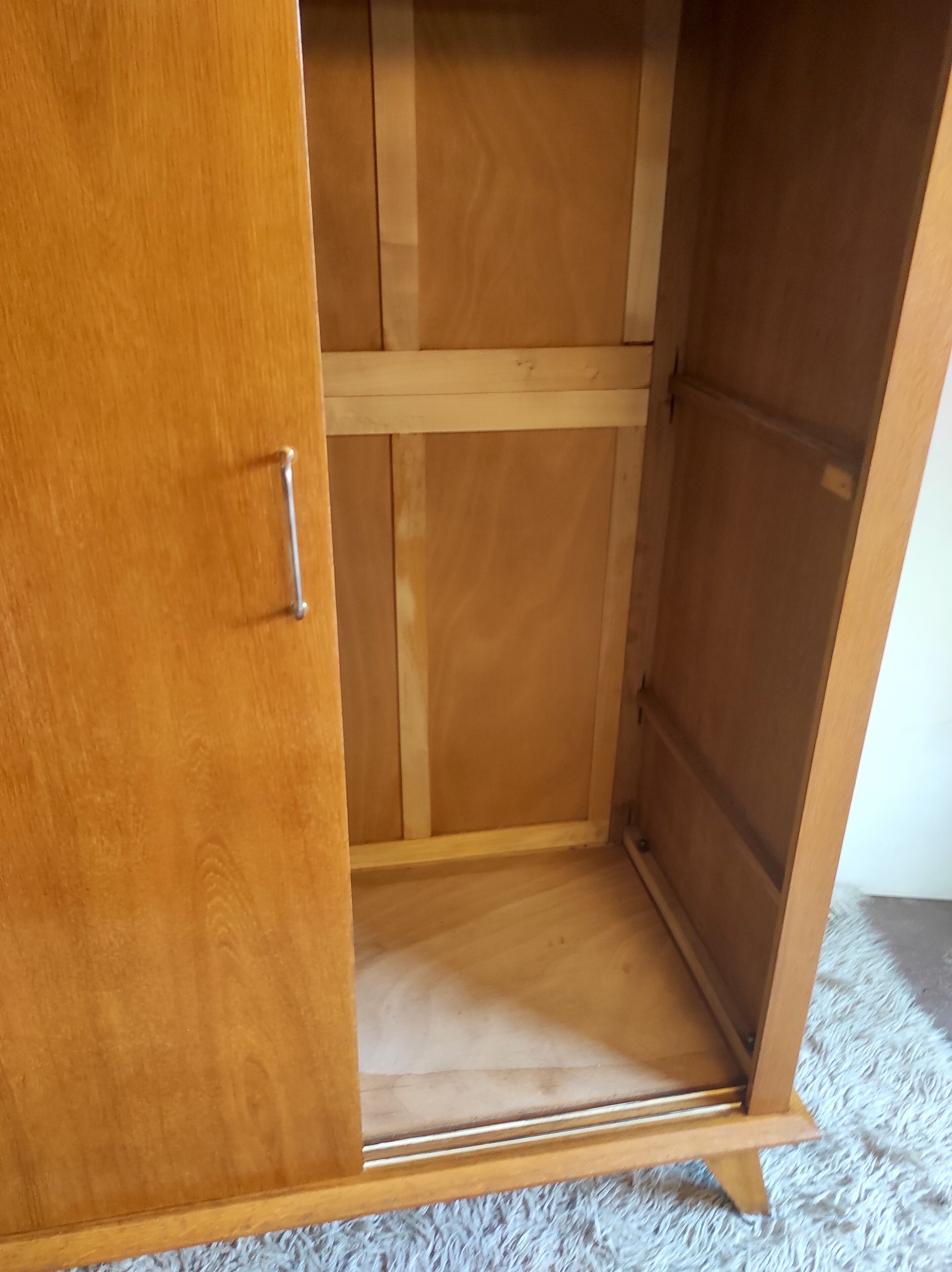 Compas feet cabinet 2 oak sliding doors - 50s