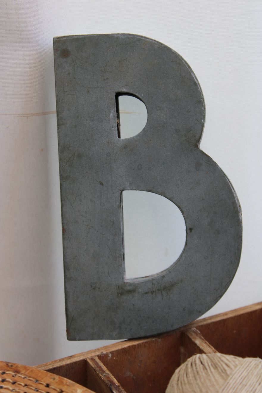 Panel letter in zinc