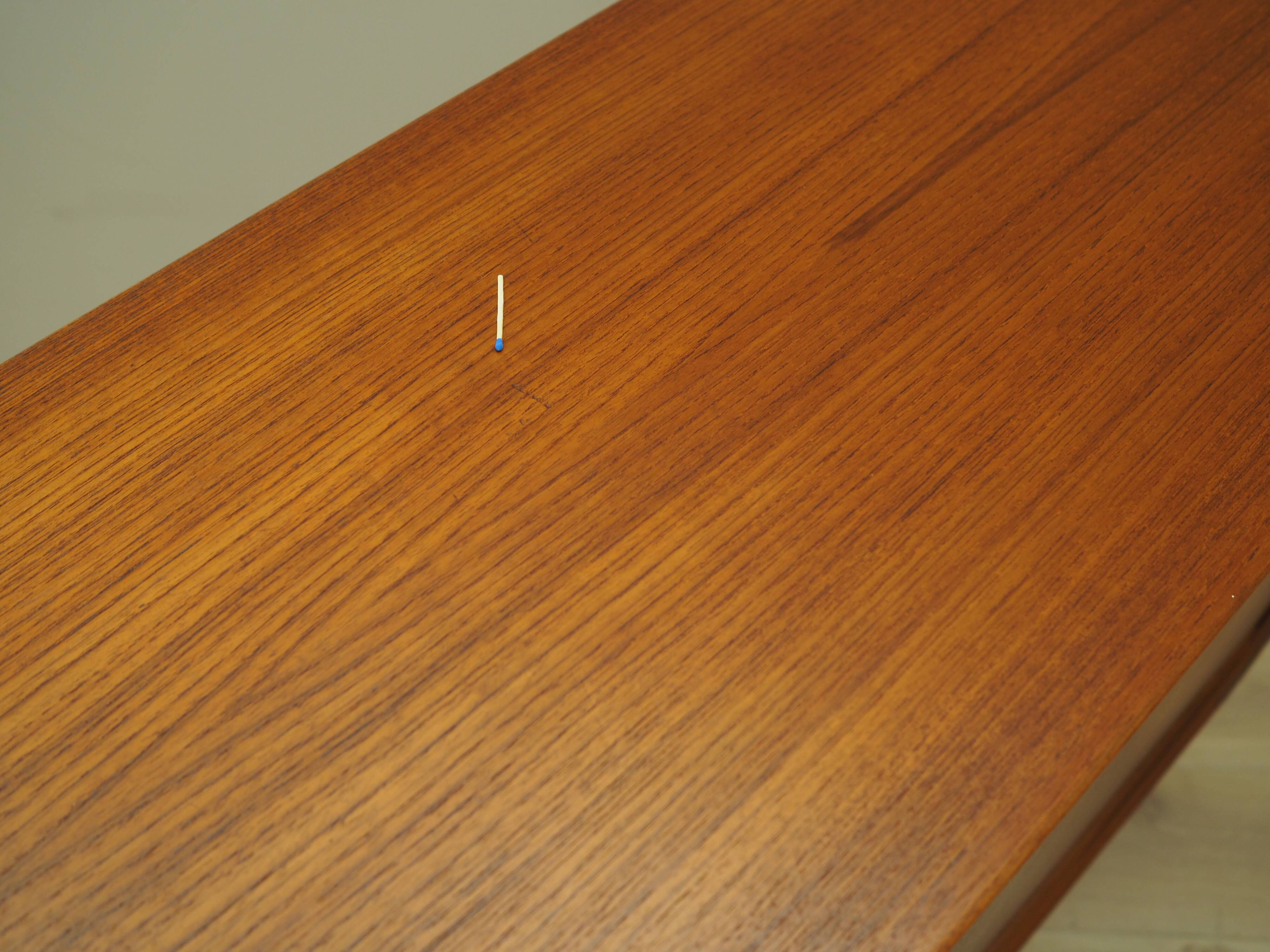 Buffet haut en teck, design danois, années 1960, production : Danemark