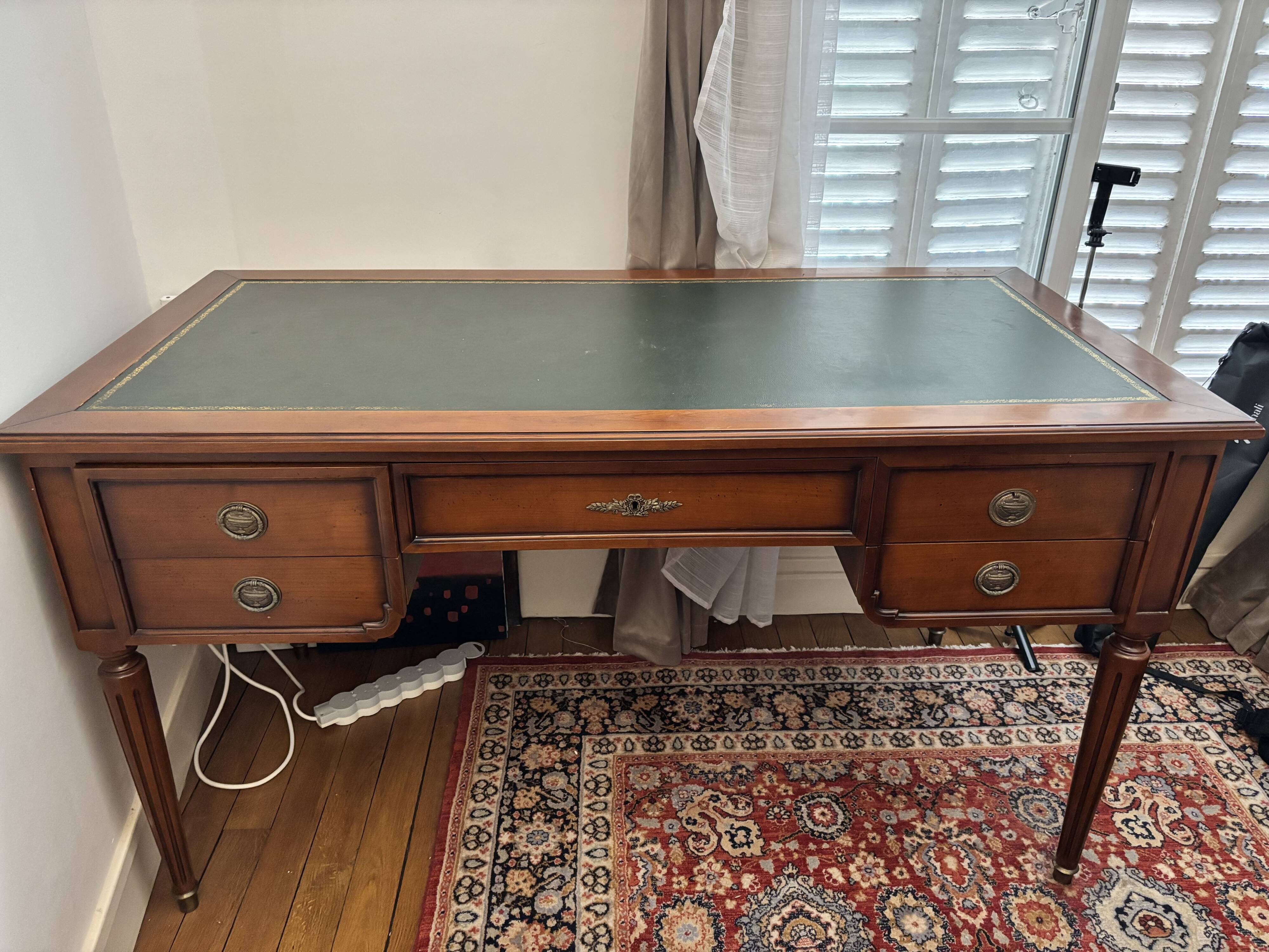 Louis XVI desk in wood and leather