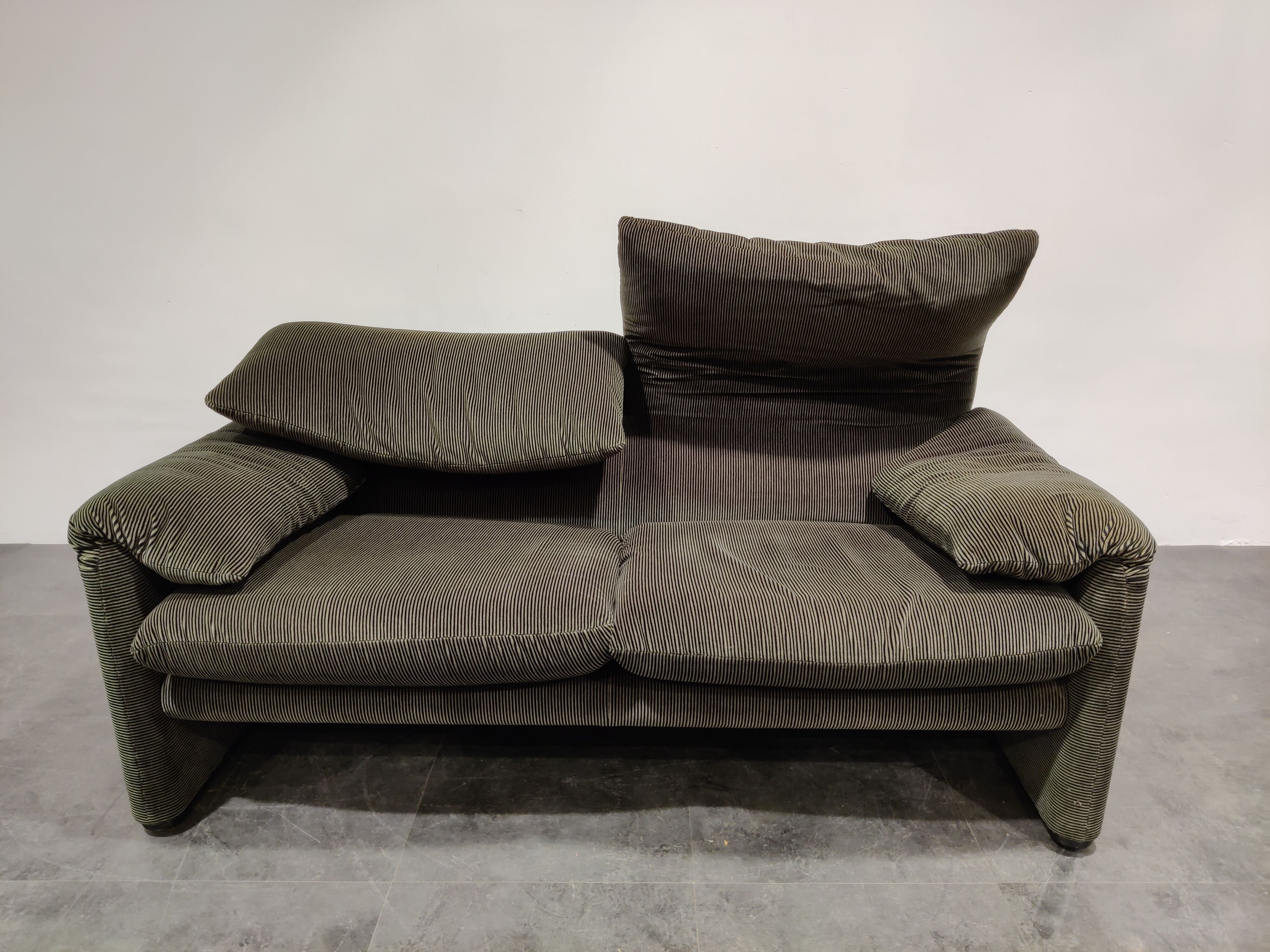 Maralunga sofa by Vico Magistretti for Cassina, 1973