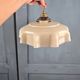Suspension vintage en verre opalin beige – Forme drapée