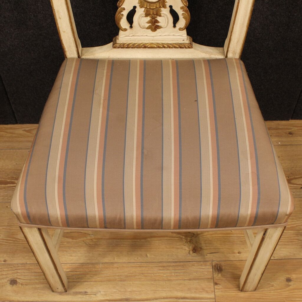 Paire de chaises italiennes laquées et dorées