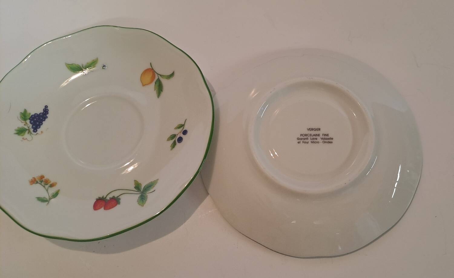 Two cups and saucers in fine porcelain, orchard model.