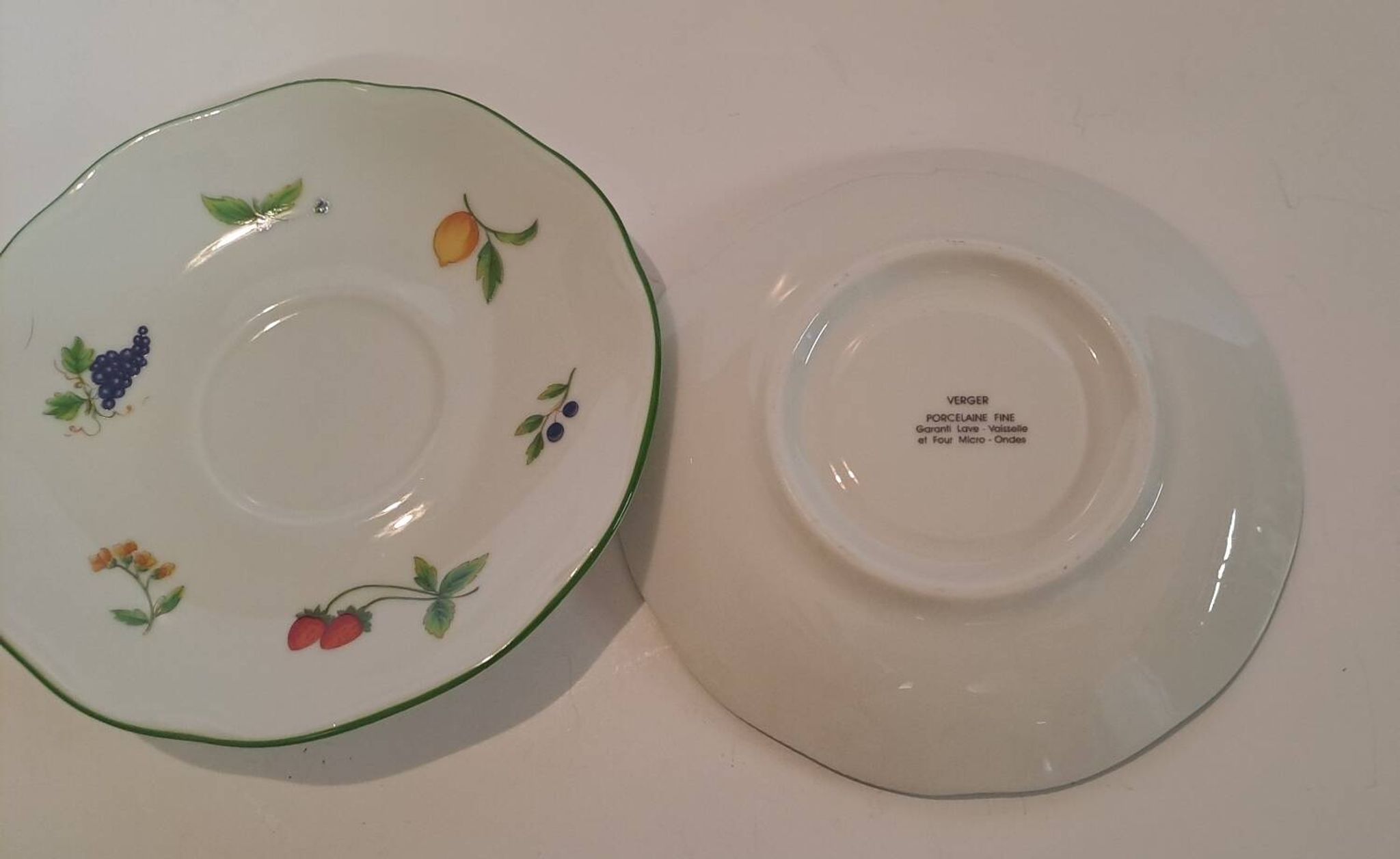 Two cups and saucers in fine porcelain, orchard model.