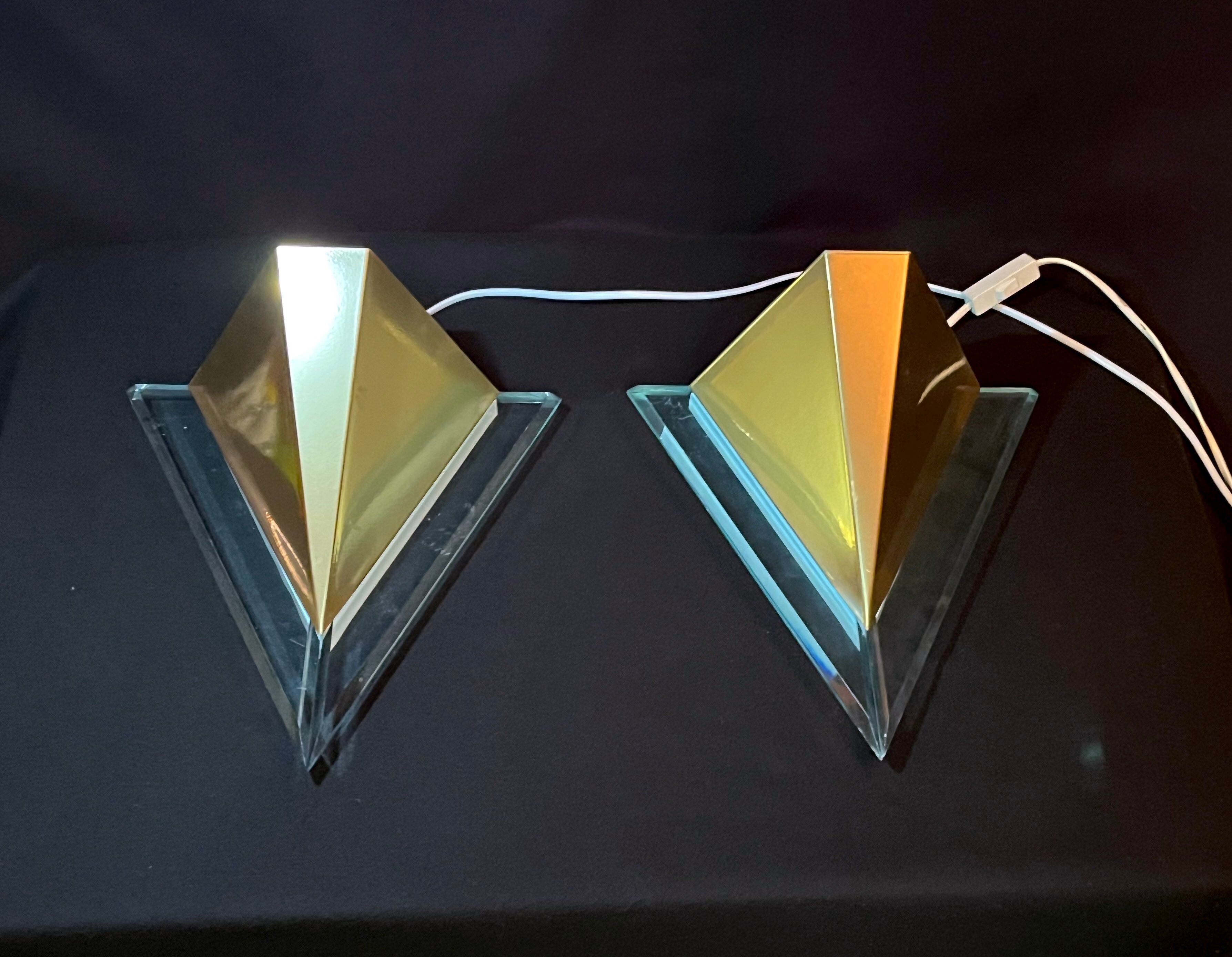 Pair of postmodern triangular sconces, gold metal and lucite, fin XX by Massive