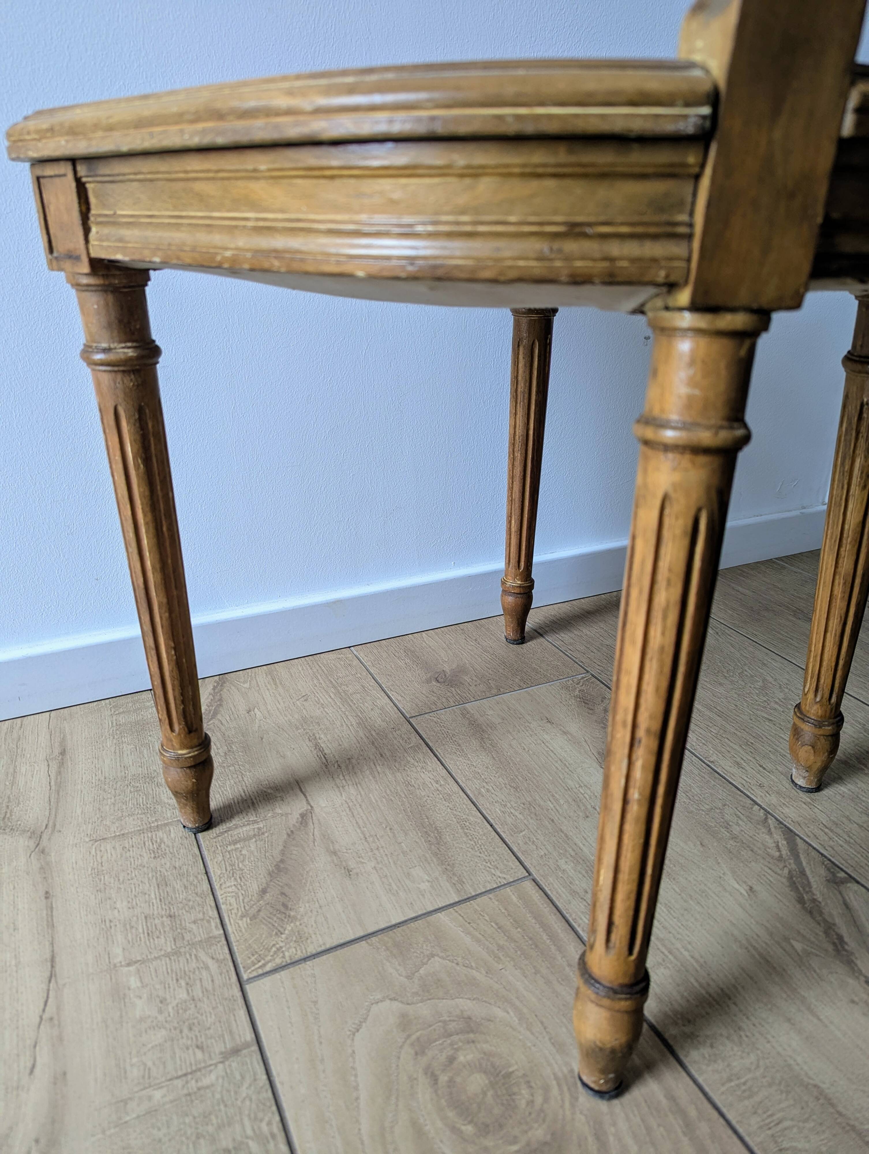 Louis XVI armchair with patina and antique velvet