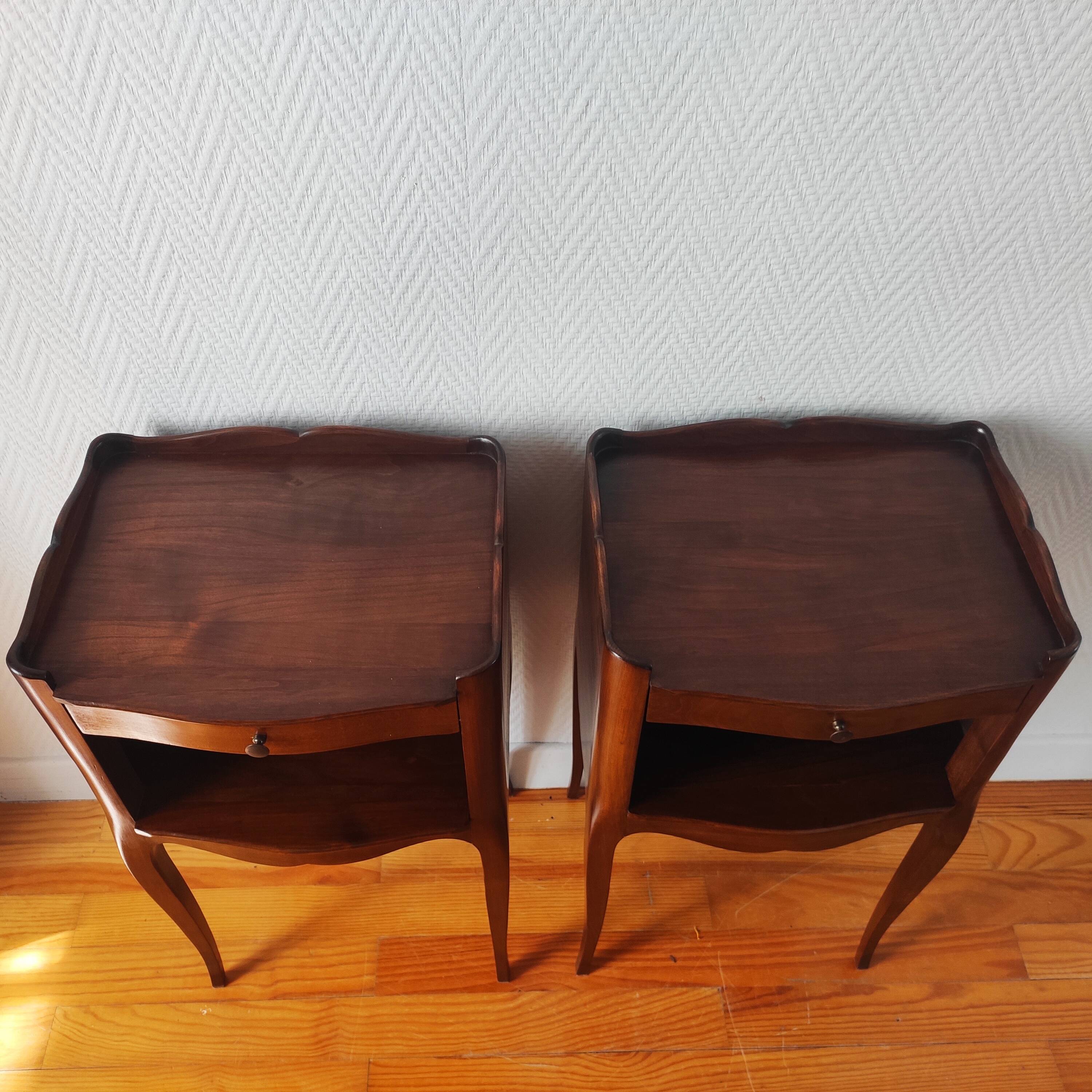 Paire de tables de chevet style Louis XV