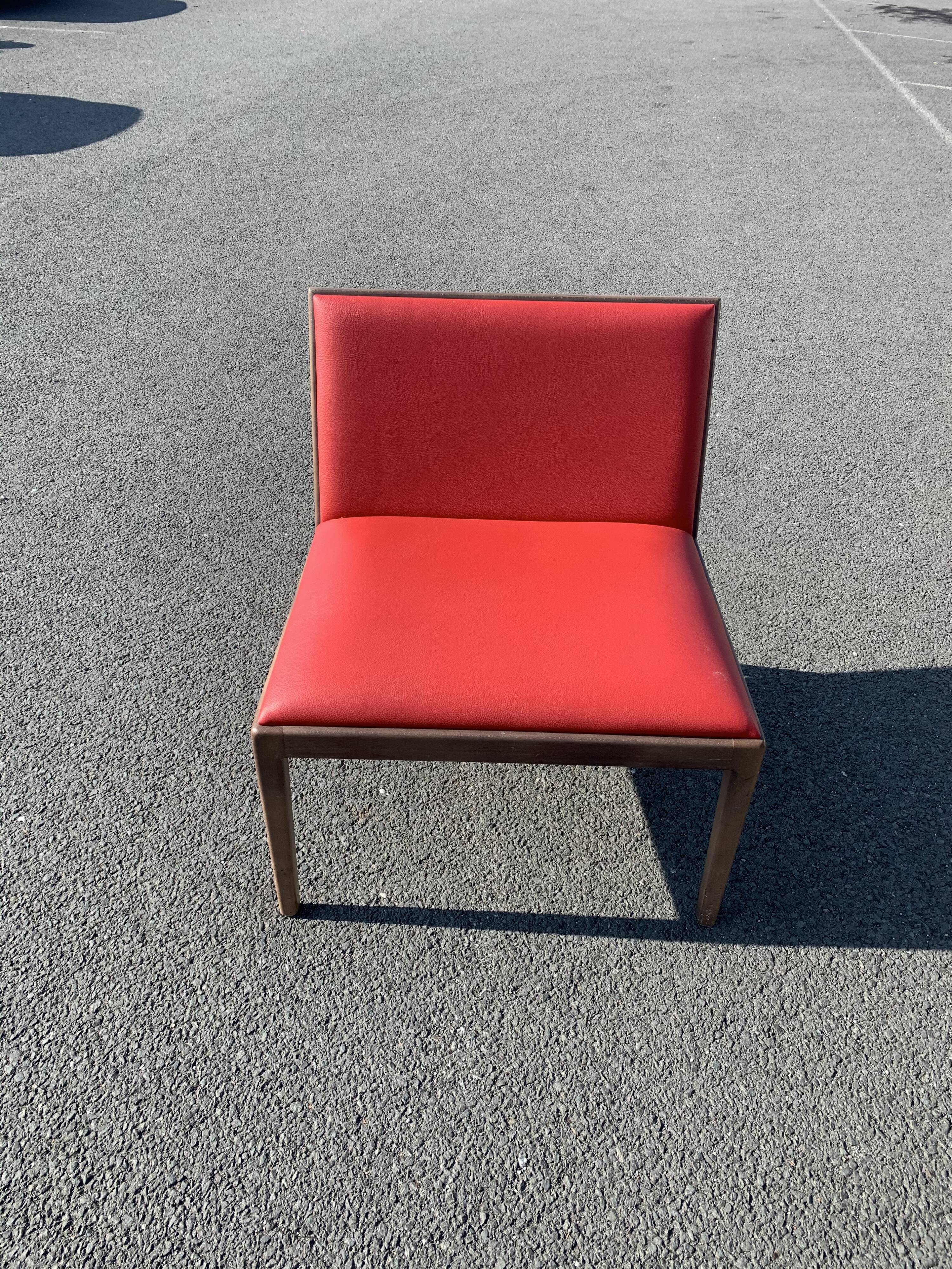 Fauteuil Andreu World en skaï rouge