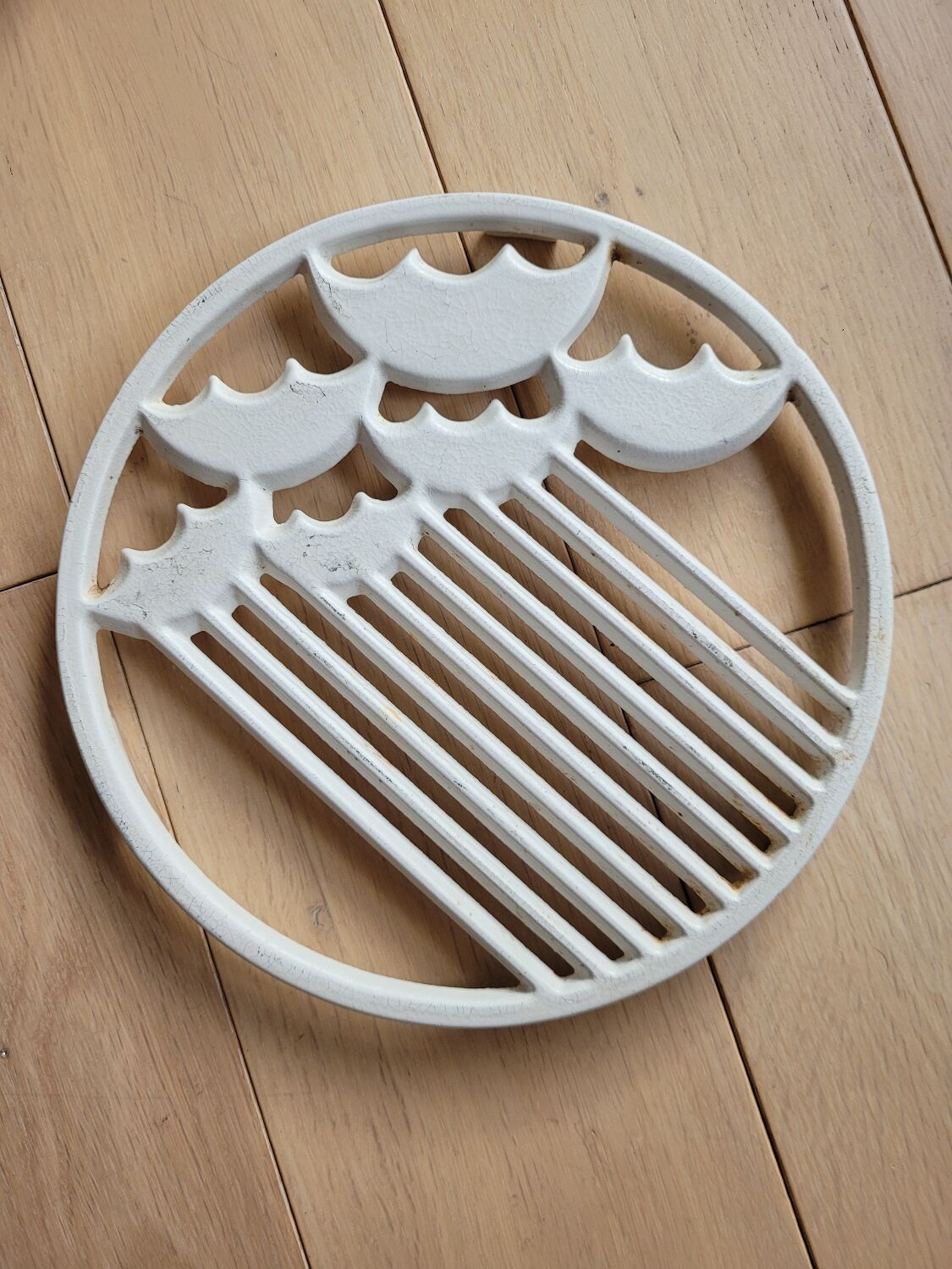 White glazed cast iron trifle