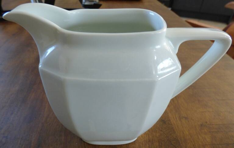 Pot à lait en porcelaine de Limgoes