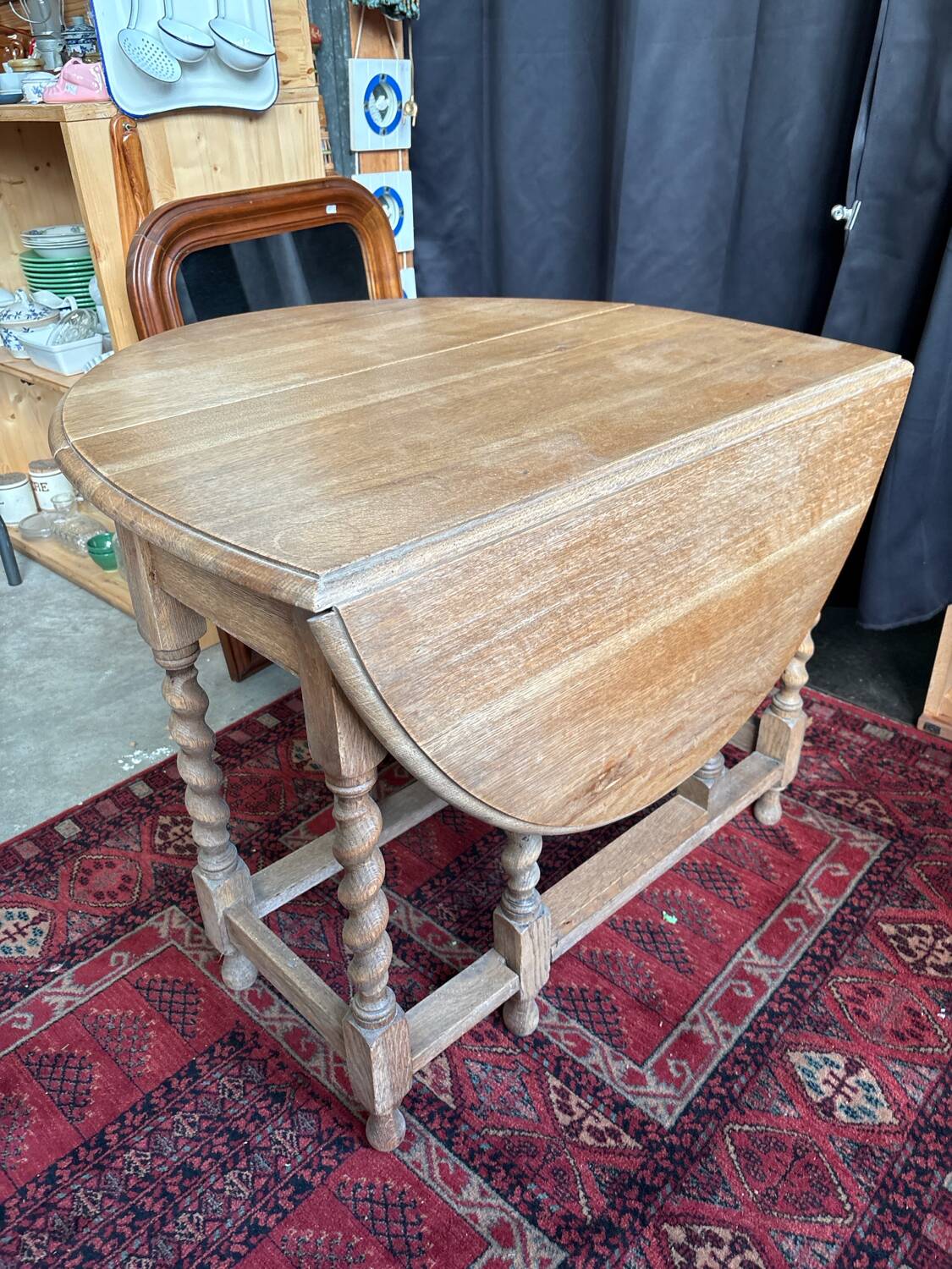 Gateleg table in chestnut wood – English Jacobean style – 1920/40