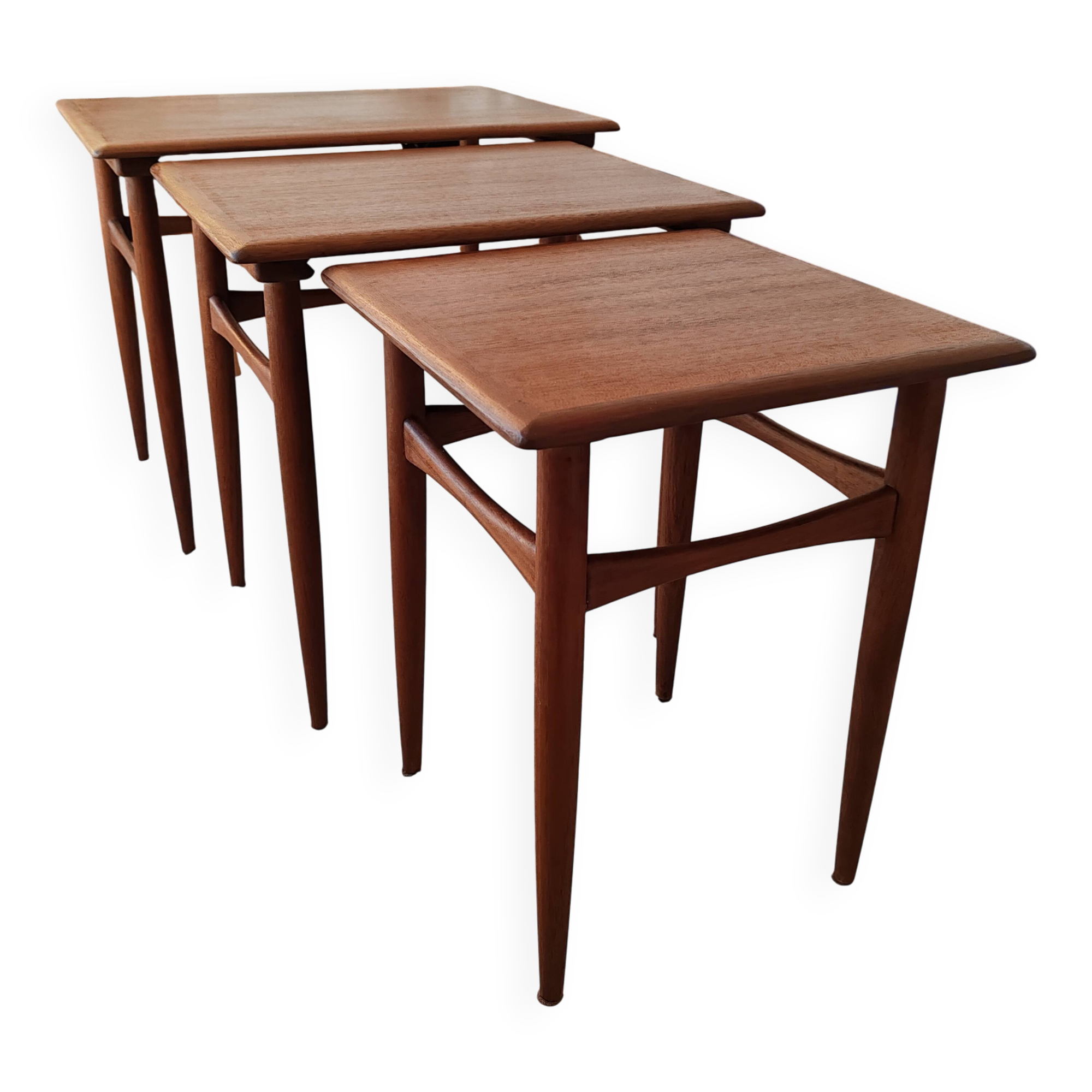Nest tables Kai Kristiansen