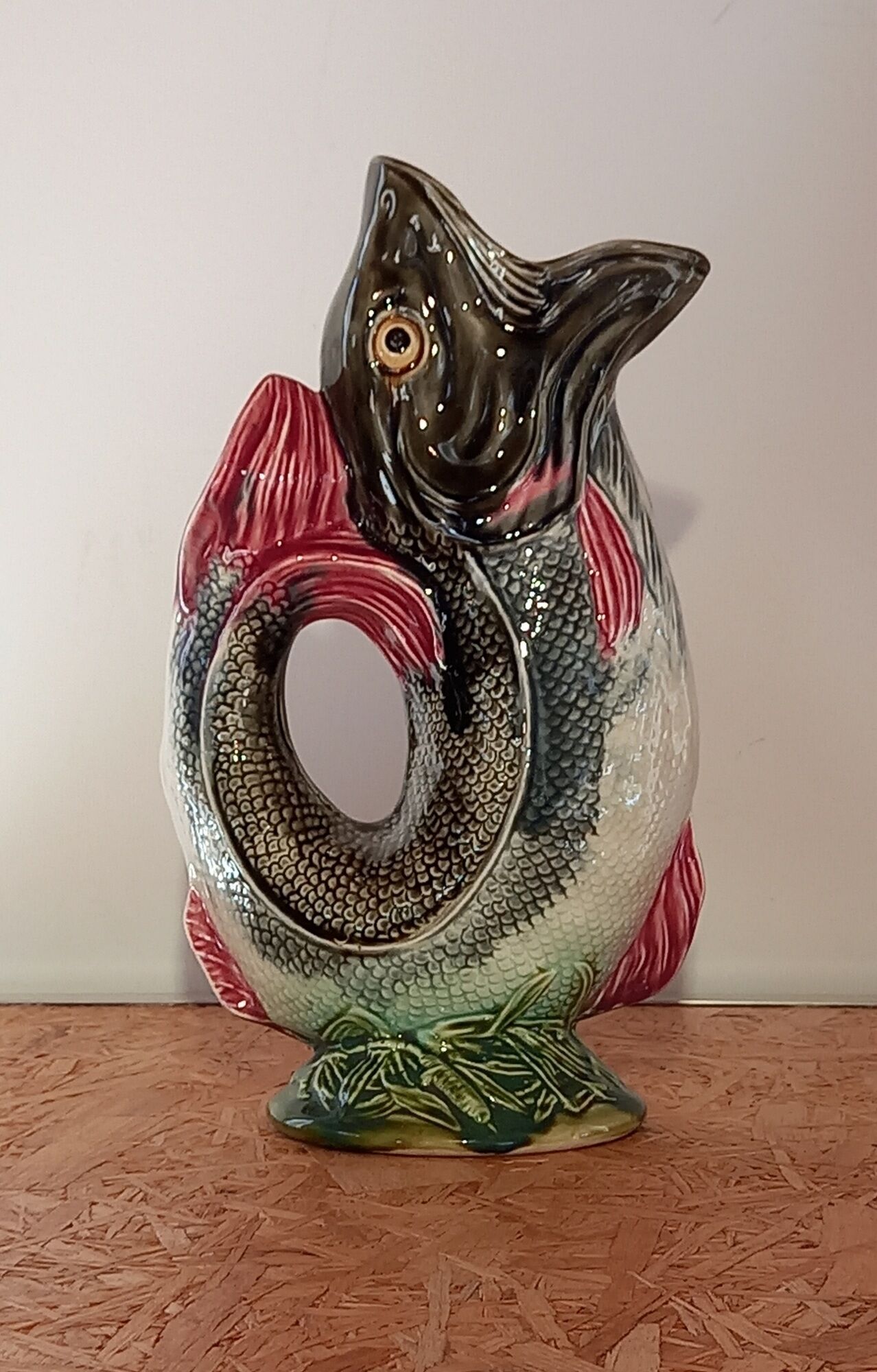 Vase or pitcher in dabbling shaped on Onnaing's earthenware fish. Art Nouveau period. Perfect condition