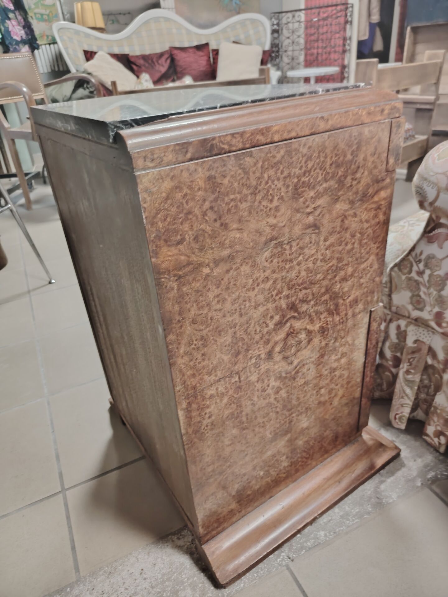 Pair of Art Deco half-moon bedside tables in walnut veneer and black marble.