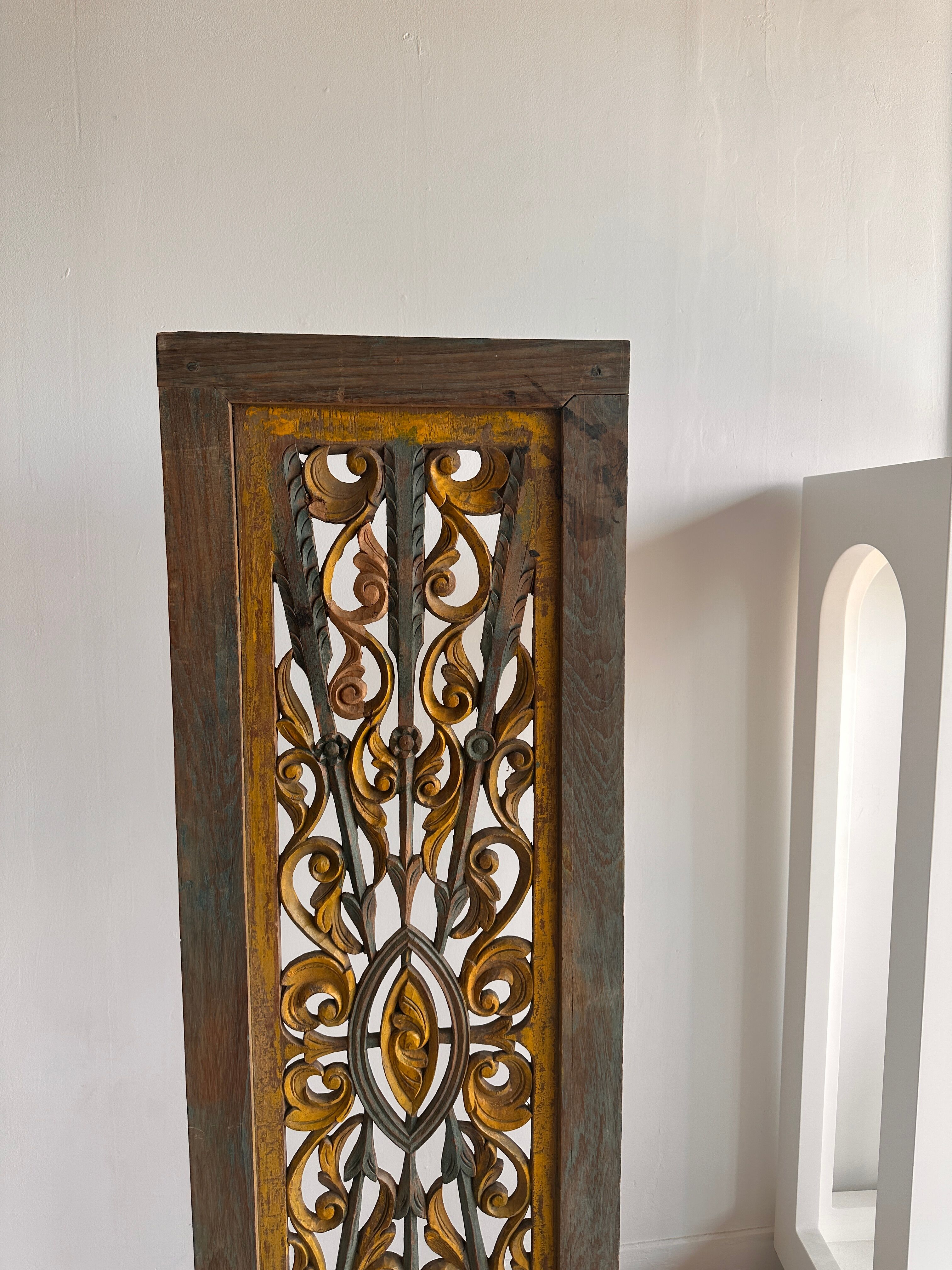 Rectangular Indonesian construction element with blue and yellow plant in carved wood