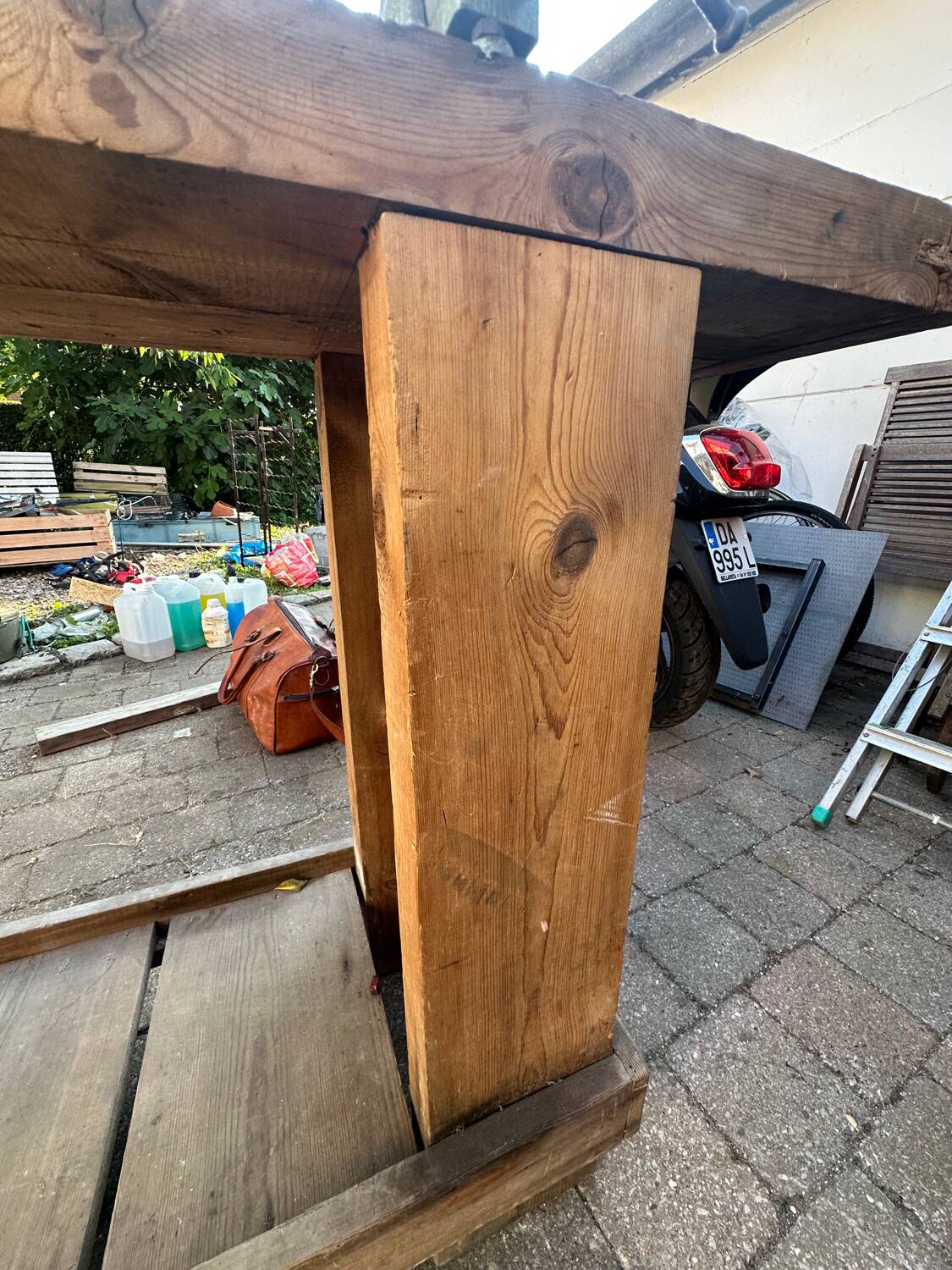 Carpenter's workbench decor