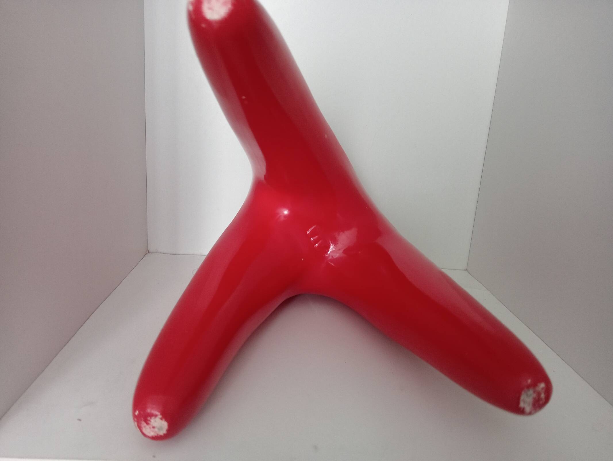 Tooth-shaped vase