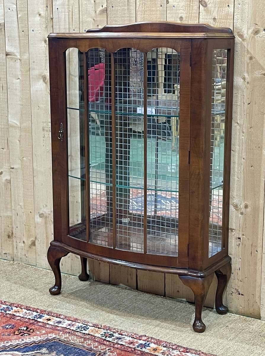 English display cabinet from the 1950s in walnut