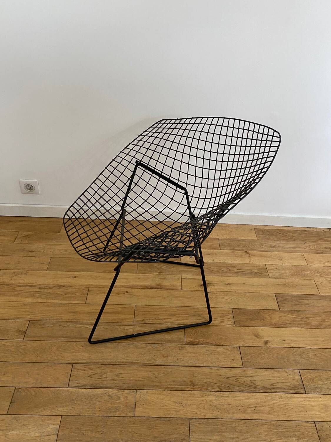 HARRY BERTOIA armchair for KNOLL "Diamond" in black metal. Old edition. Condition of use.