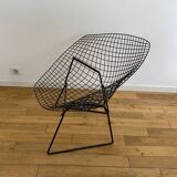Fauteuil HARRY BERTOIA pour KNOLL "Diamond" en métal noir. Ancienne édition. Etat d'usage.