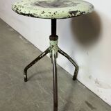 Tabouret pivotant industriel en fer vert, années 1960