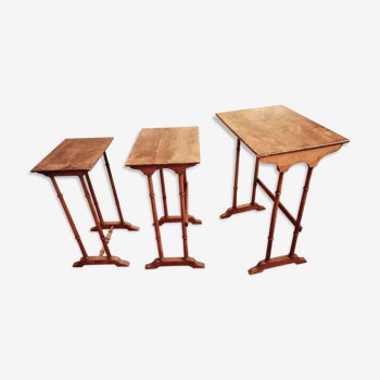 Tables gigognes