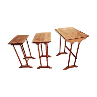 Tables gigognes