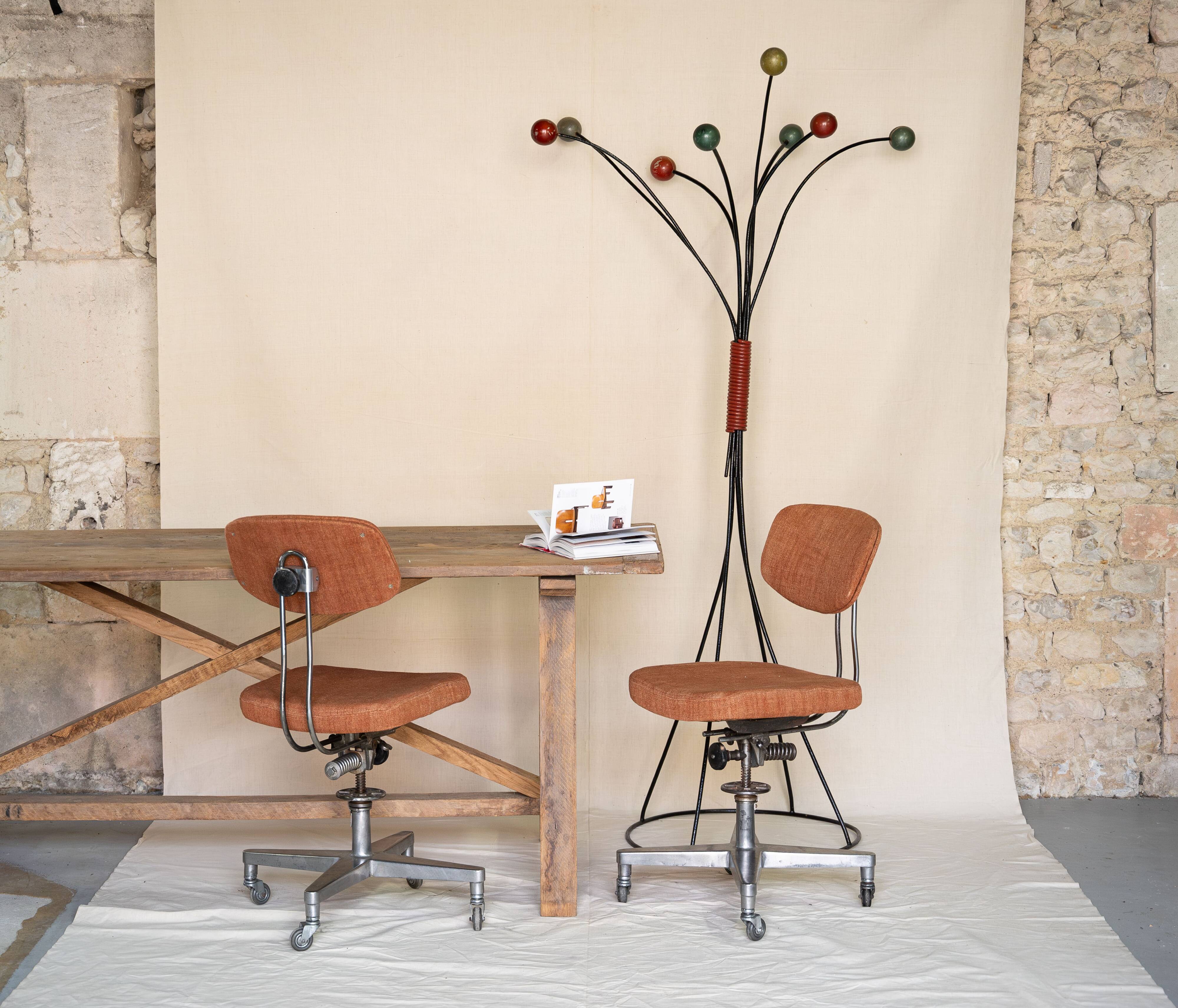 Paire de chaises industrielles