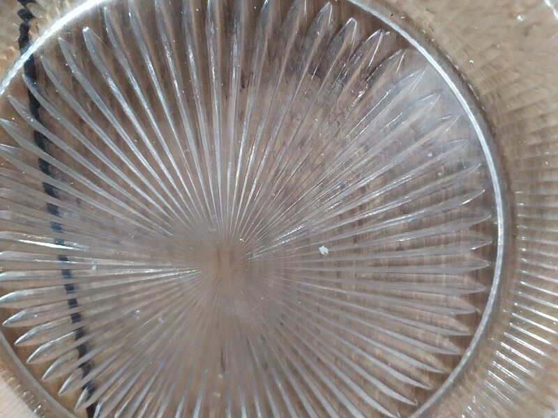 Cloche plateau fromages gâteaux en verre moulé  ancien vintage brocanteespritdantan