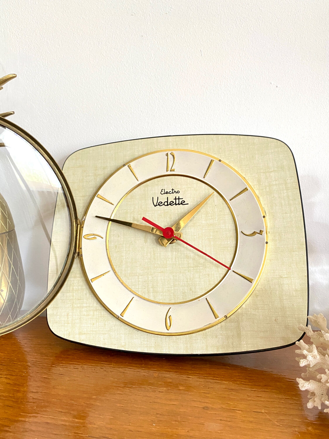 Wall clock Vintage Featured