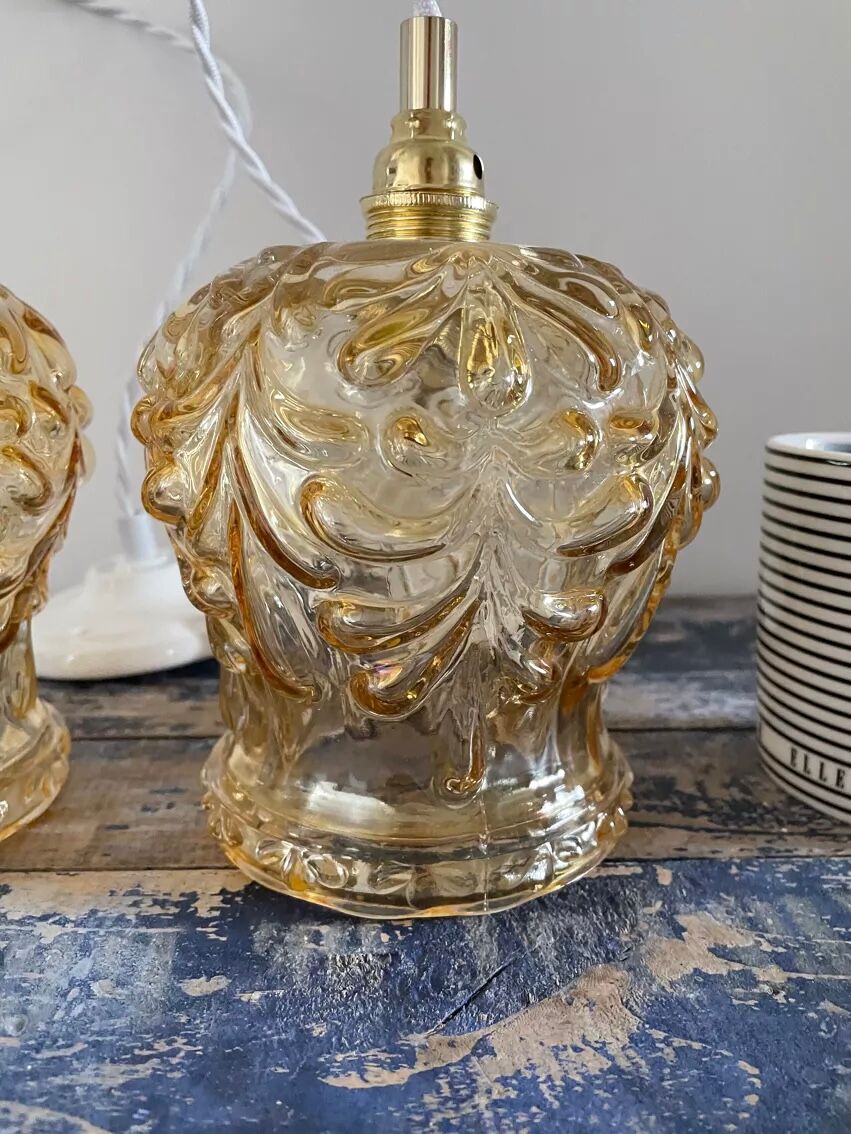 Set of two suspensions in gilded chiseled glass