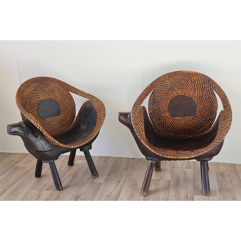 Paire de fauteuils vintage bois sculpté et rotin 1960