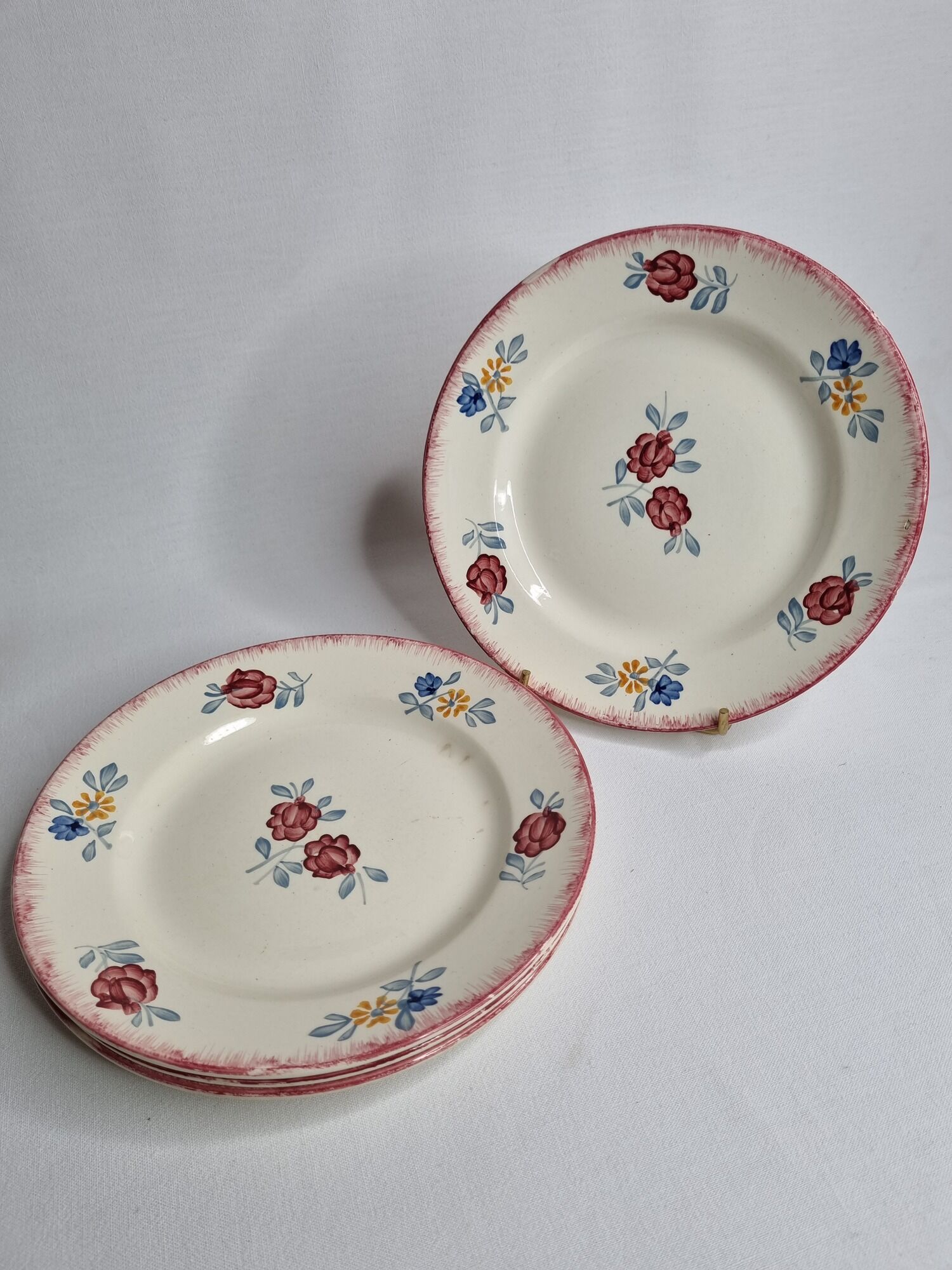 Set of four dessert plates decorated with flower, Maryvonne, 21 cm