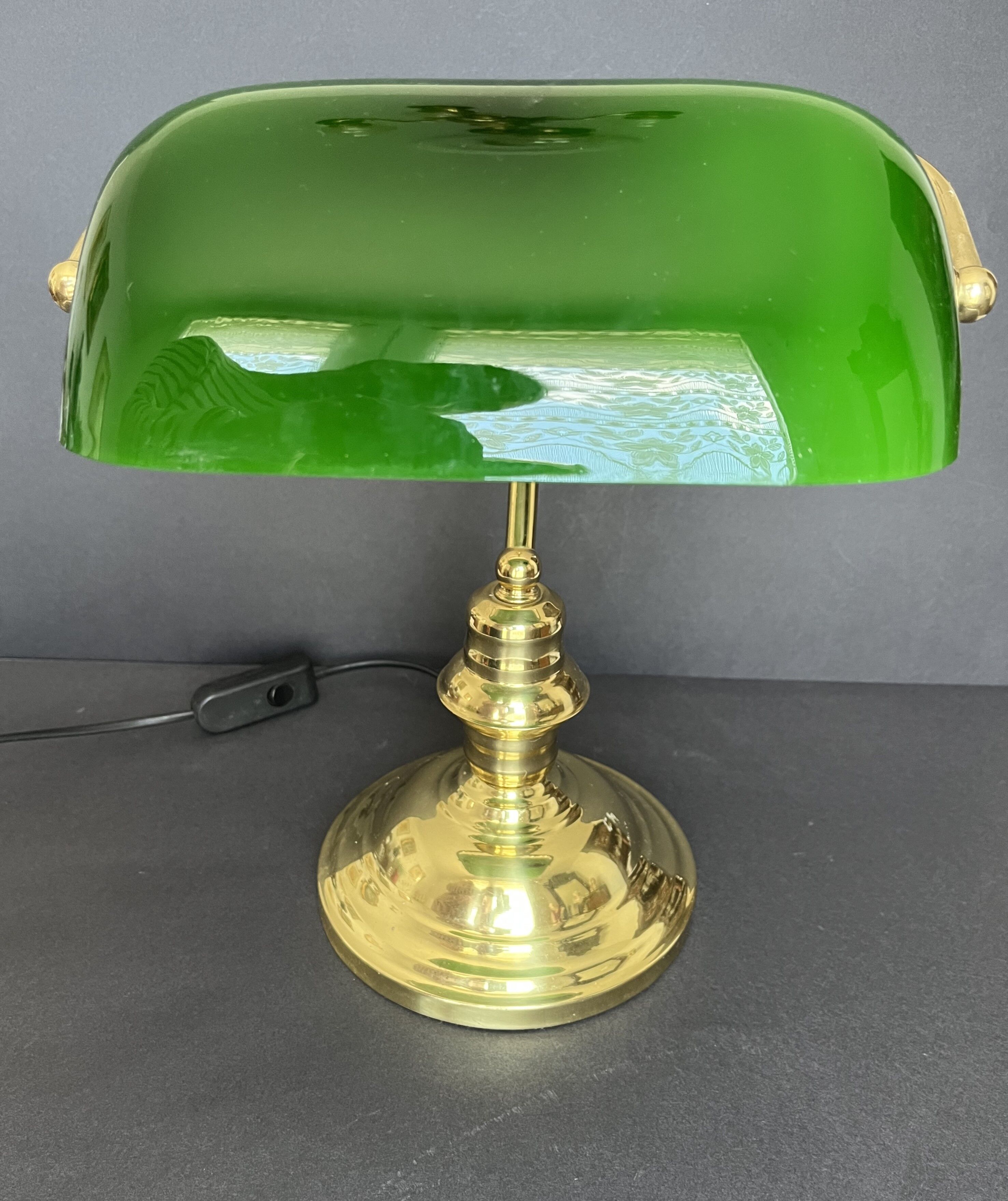 Banker's lamp