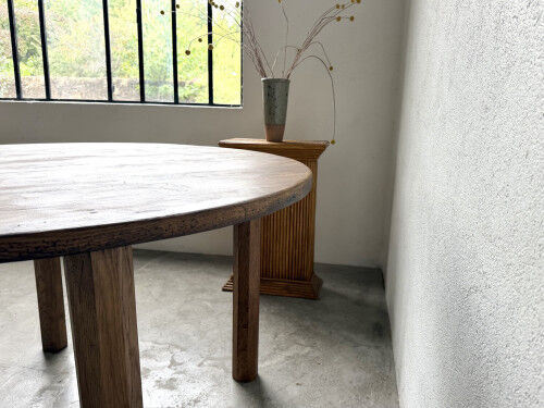 Brutalist round table in solid oak, 1950s.
