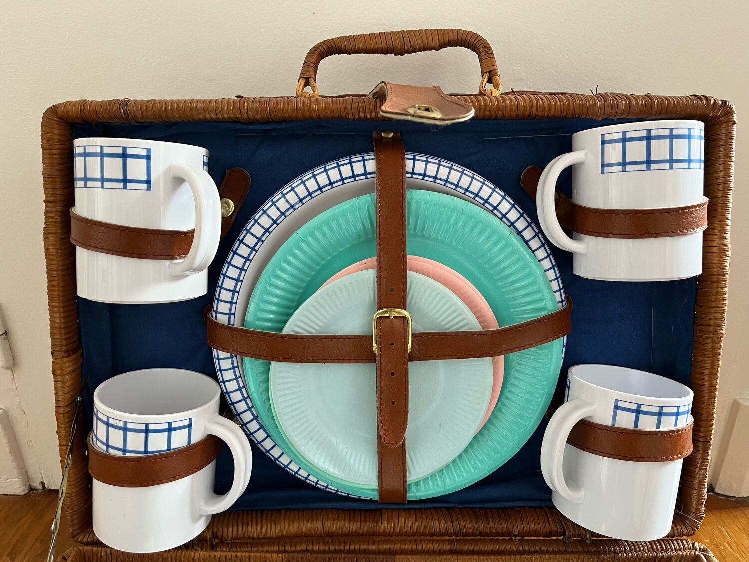 Wicker picnic basket