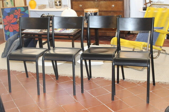 Série de 4 chaises d’école noires
