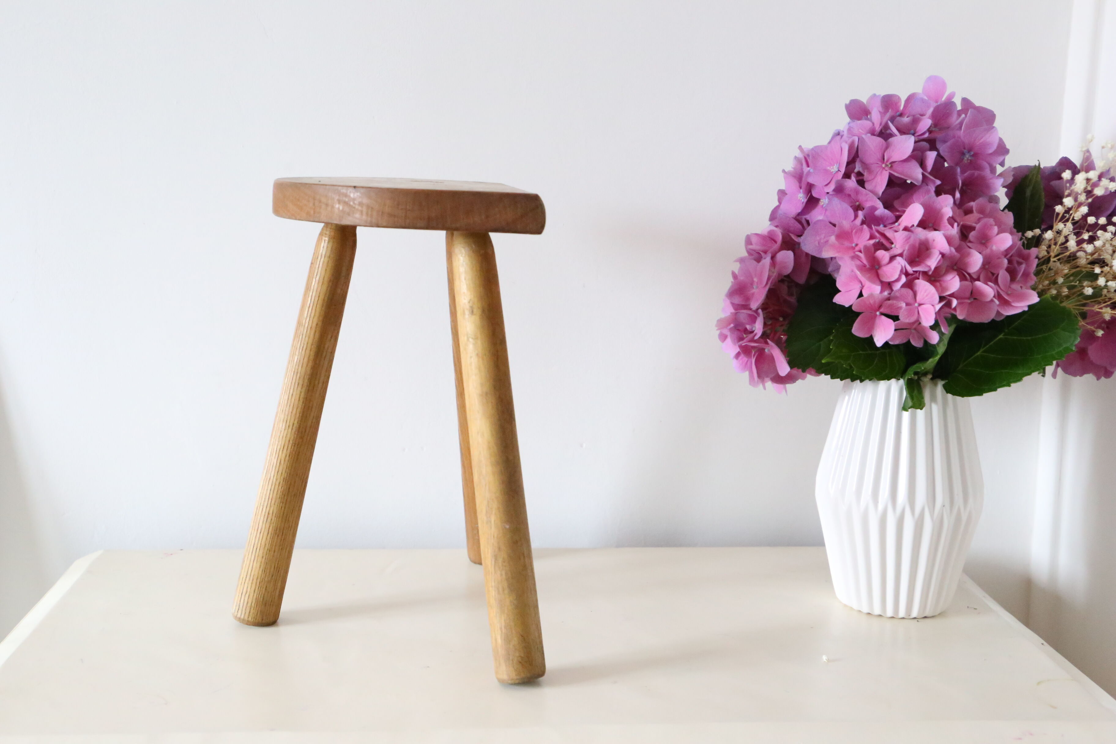 Farm tripod stool