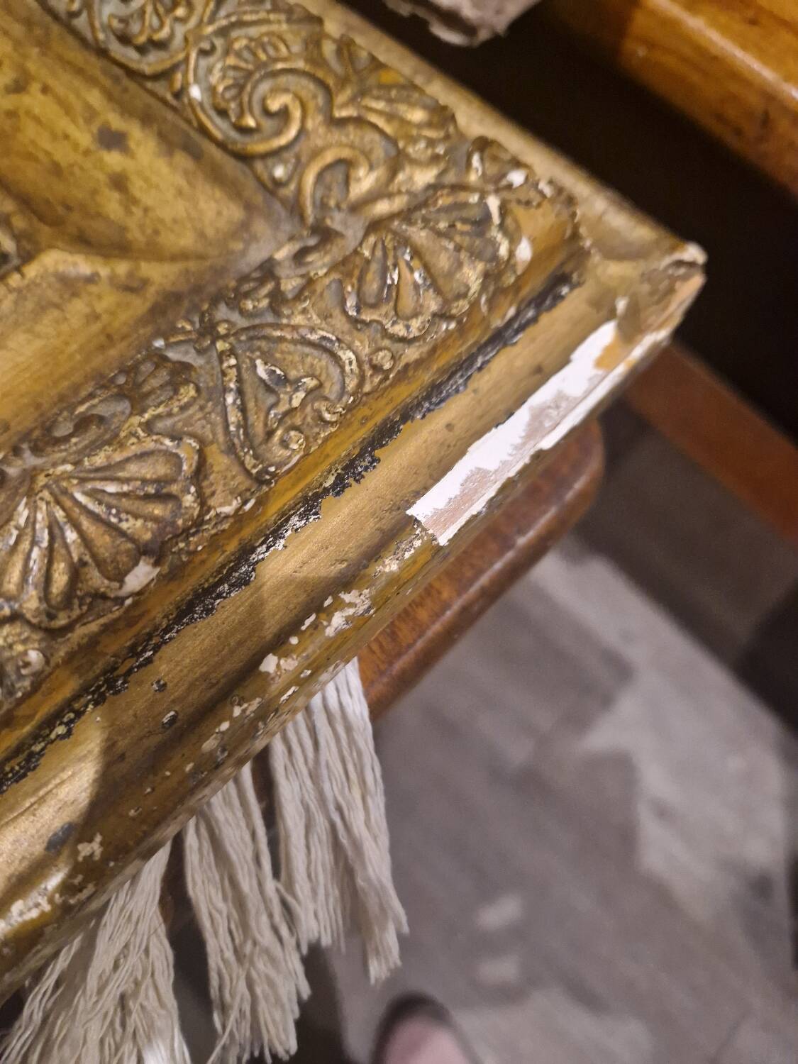 Antique Trumeau mirror in wood and gilding, in good condition.