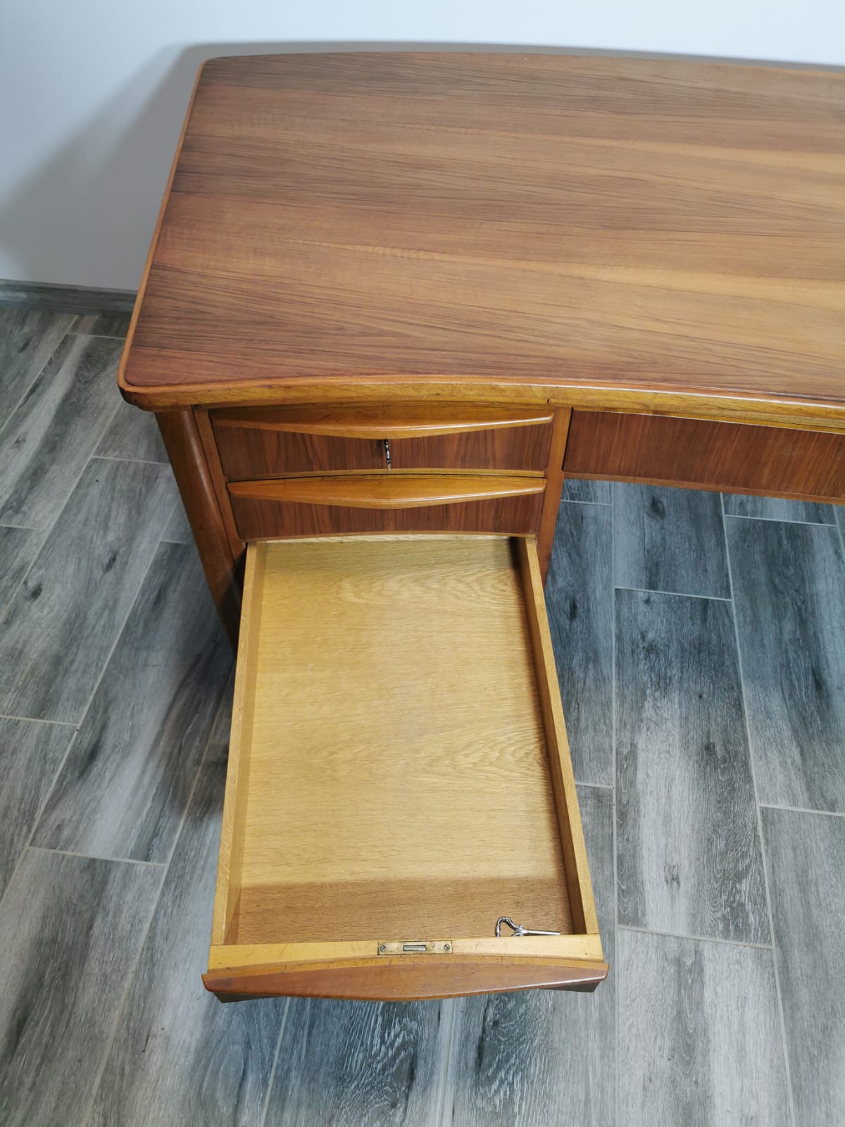 Bureau du milieu du siècle