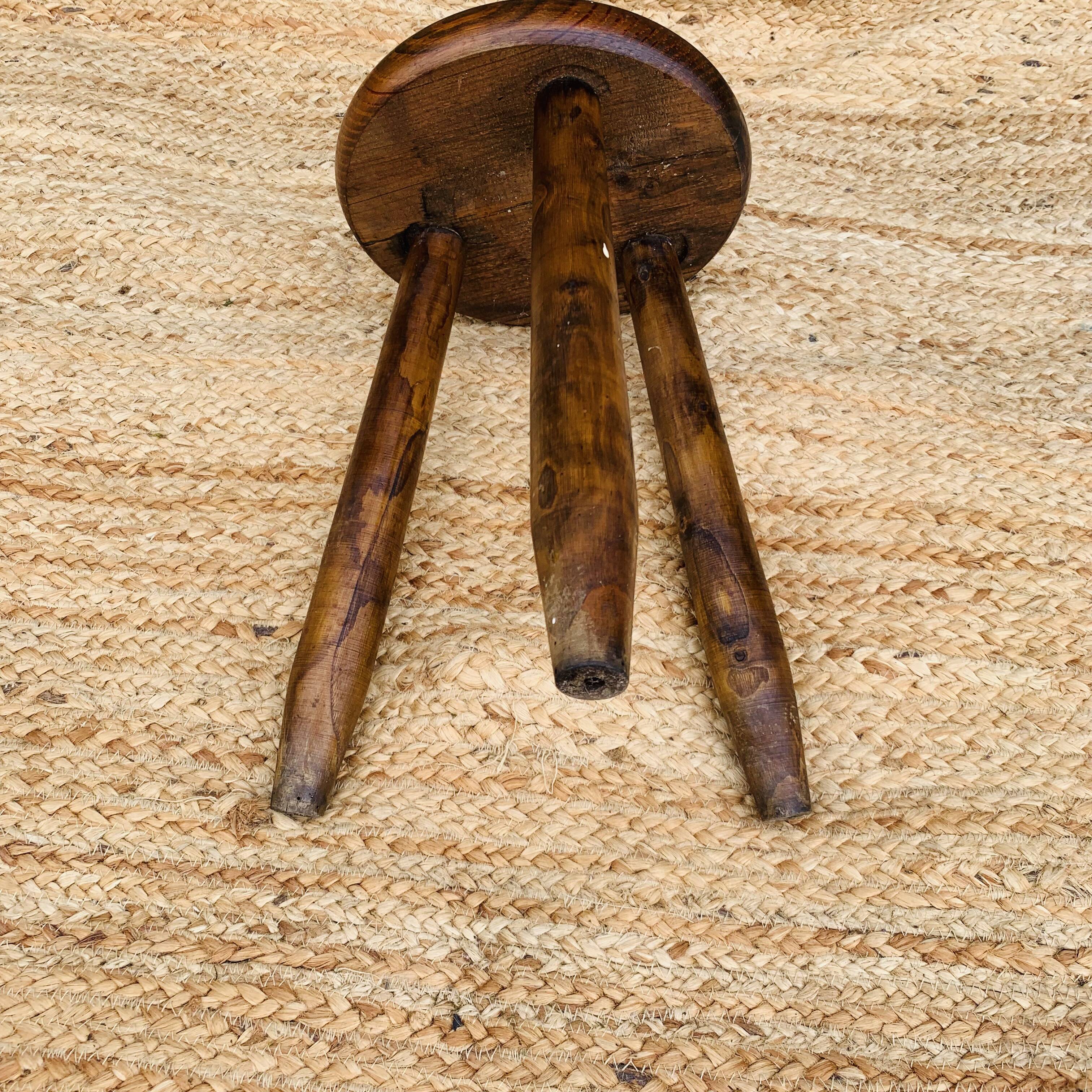 Suite de 3 tabourets tripode dépareillés