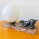 Lampe Art déco globe en opaline blanche et chien de chasse