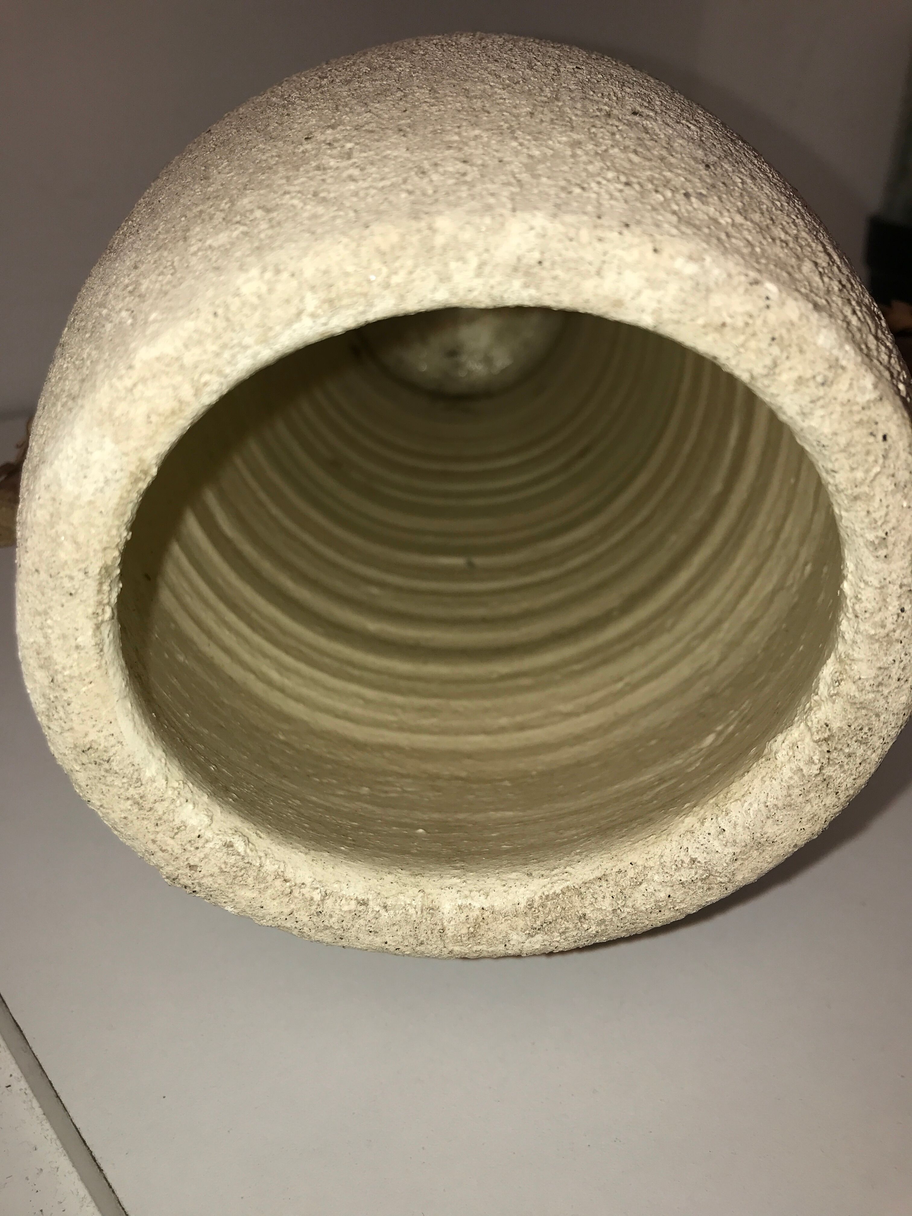 Vase fait main bambou et béton vintage